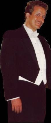 N&aring;r jeg maler billeder – drejer det sig om at givet et visuelt udtryk for mine f&oslash;lelser. Mine malerier er baseret p&aring; mit liv og mine fantasier – og mit m&aring;l er at alle mine f&oslash;lelser og fantasier skal s&aelig;ttes op p&aring; et l&aelig;rred. Maling er min lidenskab – mit LIV – min f&oslash;lelsesm&aelig;ssige bes&aelig;ttelse. Livet i sig selv uden mulighed for at give udtryk for mine f&oslash;lelser og fantasier vil v&aelig;re meningsl&oslash;st. Jeg &oslash;nsker at mennesker der betragter mine malerier &oslash;jeblikkeligt f&aring;r en f&oslash;lelsesm&aelig;ssig &aelig;ndring. Mit st&oslash;rste &oslash;nske er at de f&oslash;lelser malerierne s&aelig;tter i gang kan bidrage til den indre motor - der er med til at &aelig;ndre betragterens univers.